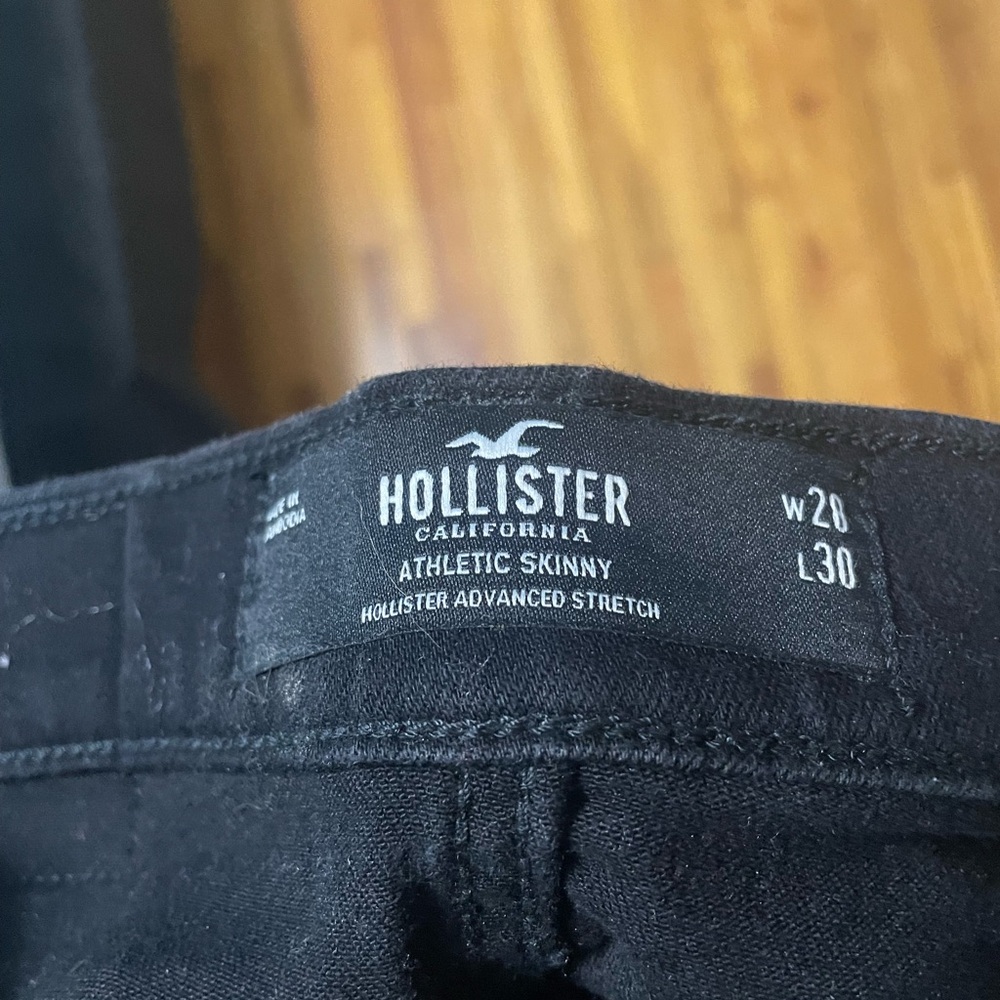 Men’s Hollister Black Ripped Athletic Skinny Jeans